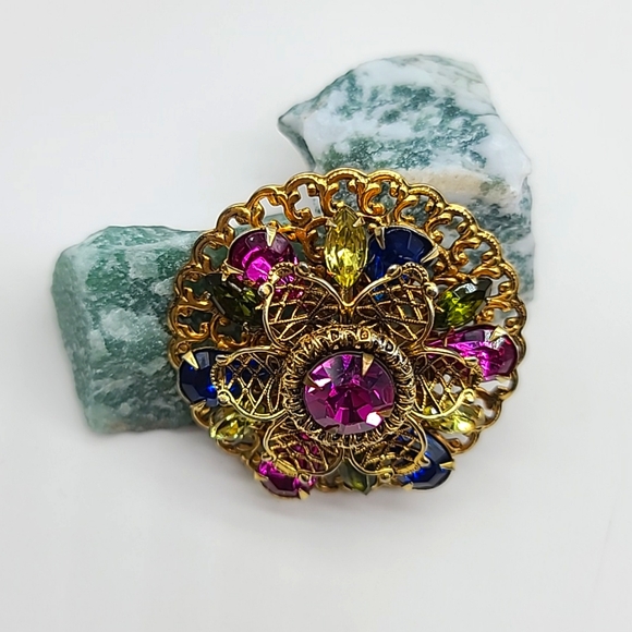 Vintage 1960's Unsigned Gold Filigree & Rhinestone Multi-Layered Brooch Gorgeous - Picture 3 of 11